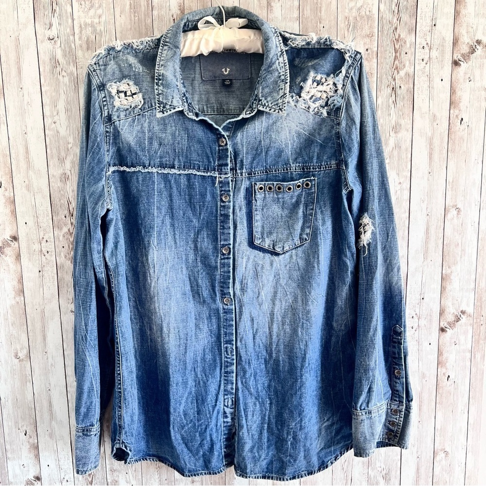 True Religion Women’s Distressed Chambray Button Down Shirt Size Large